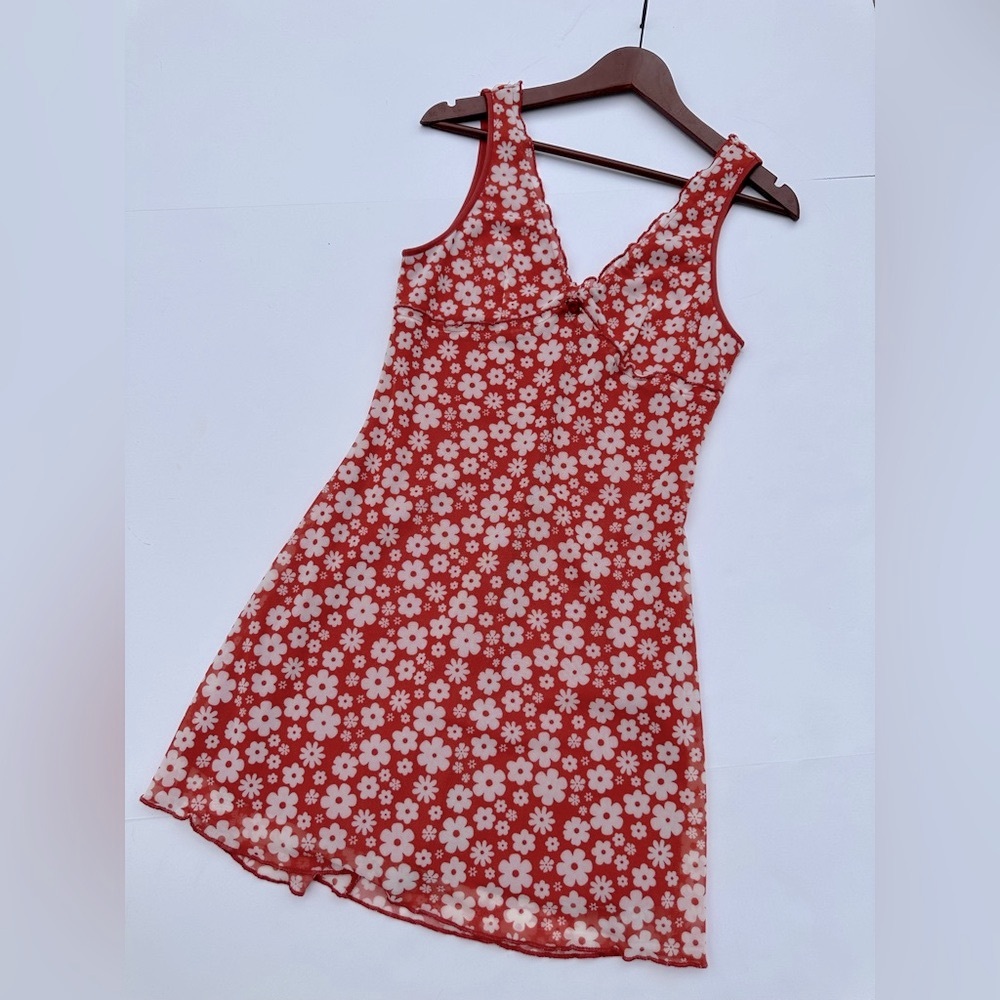 Forever 21 Red and White Floral Dress Size Medium